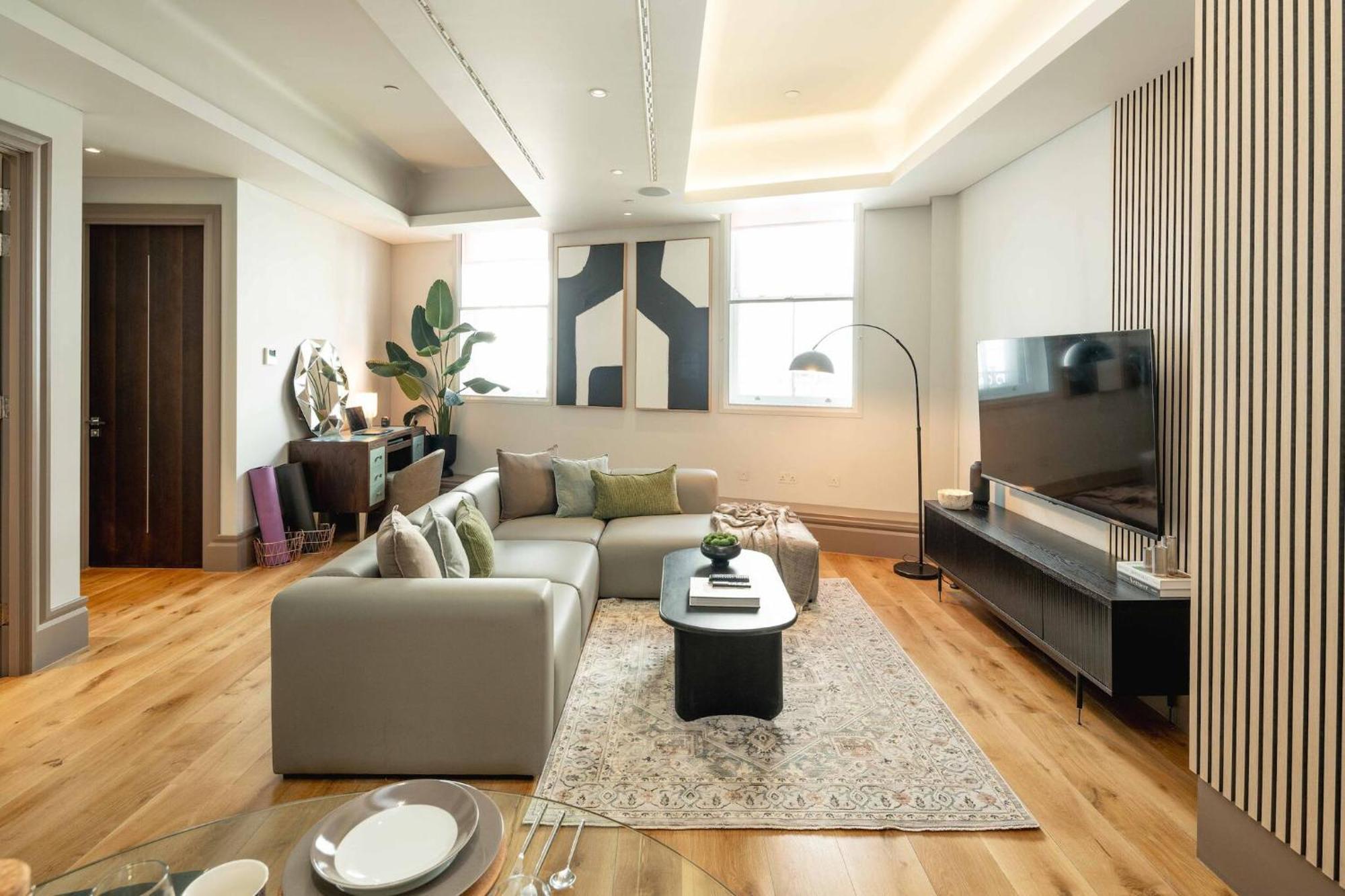 Designer - Heart Of Mayfair Apartment *