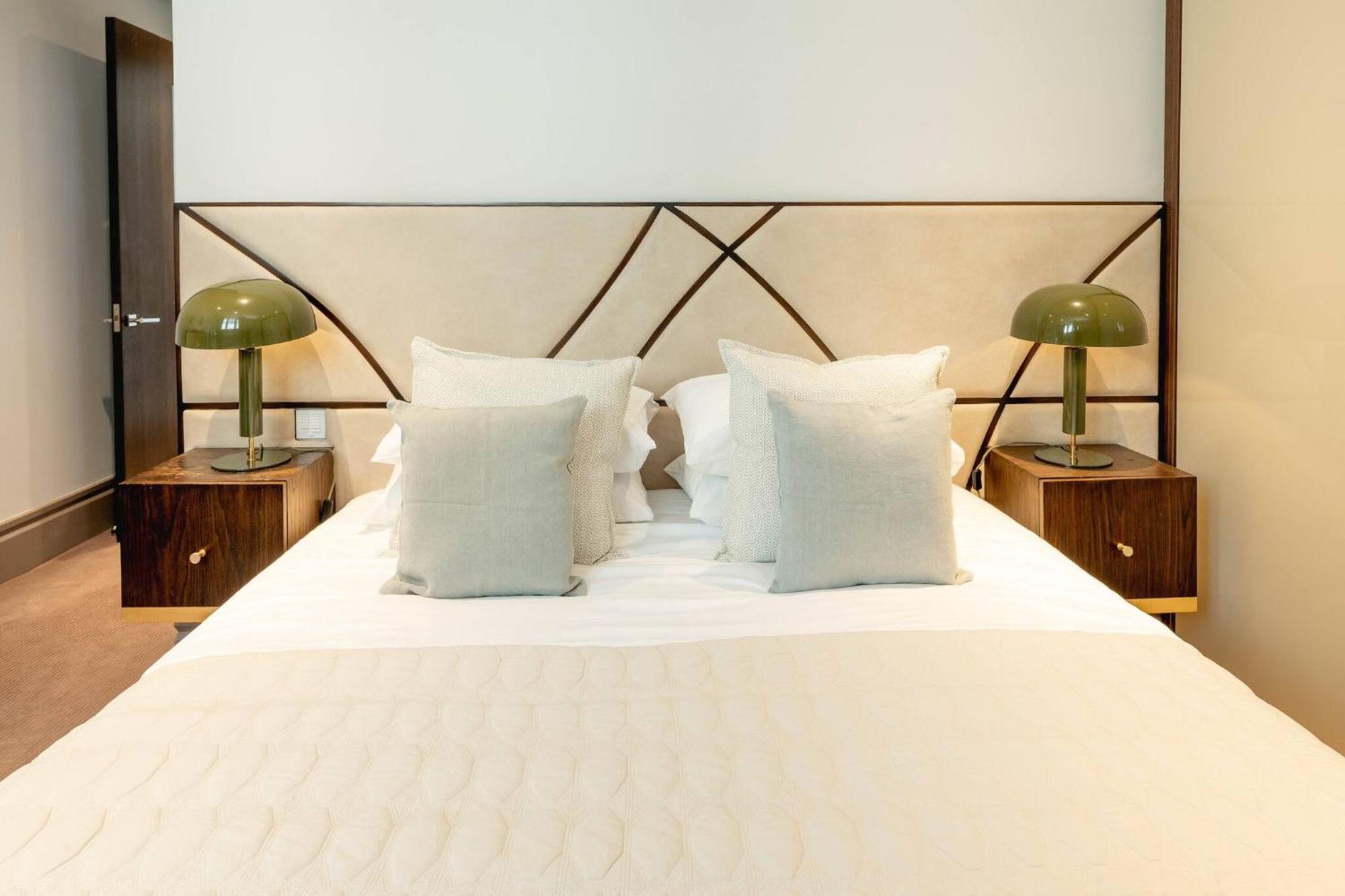 Designer - Heart Of Mayfair Apartment *