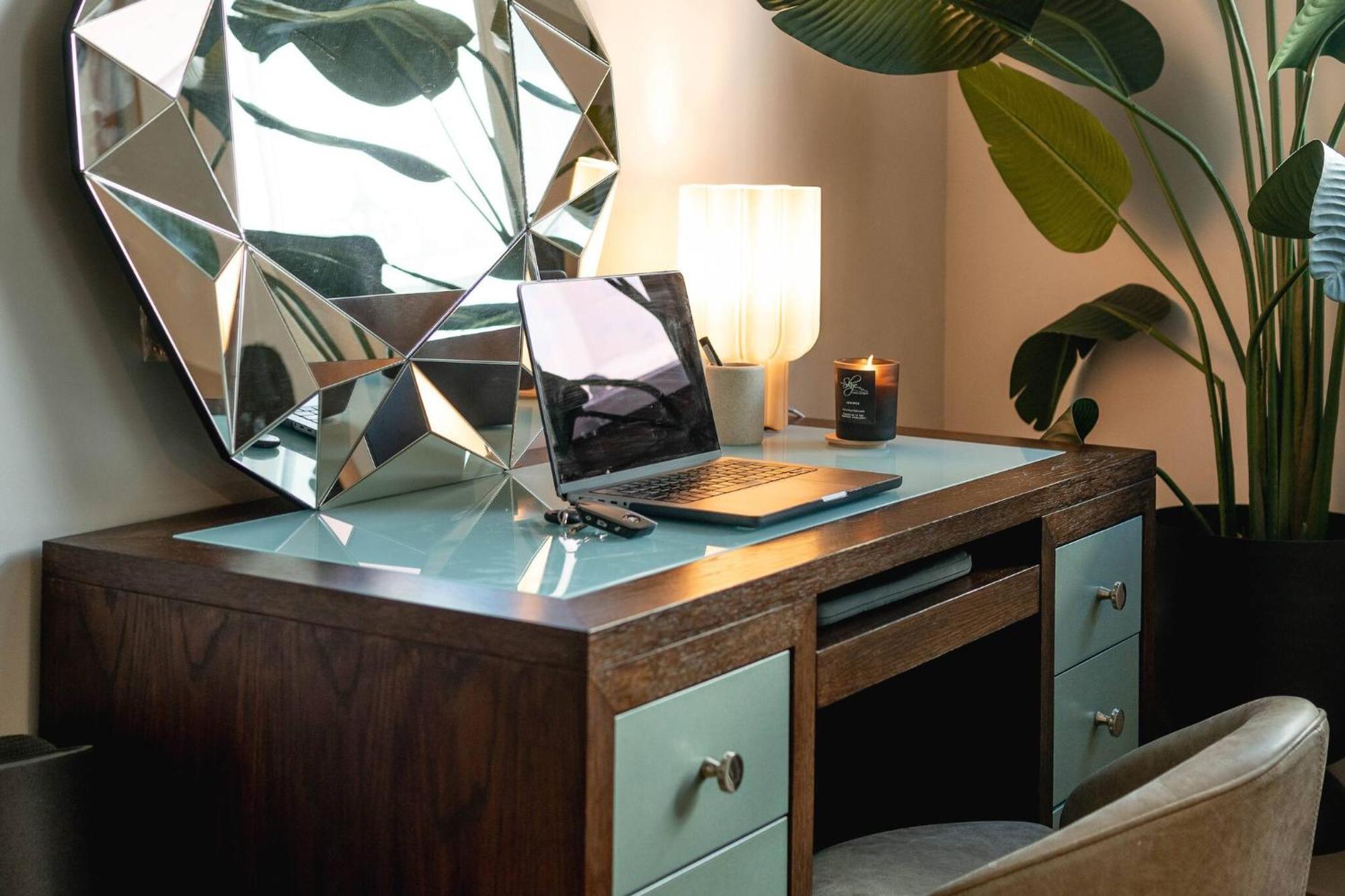 Designer - Heart Of Mayfair Apartment